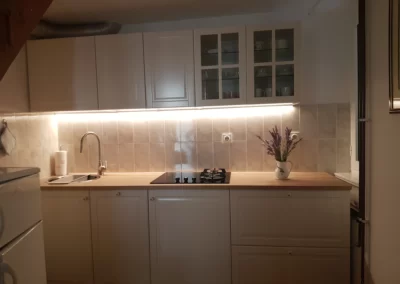 Opremljena kuhinja apartmana, Cres