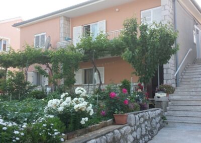 Apartman Surdić 1/4 - kuća u kojoj je smješten apartman