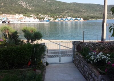 Apartman Surdić 1/4 - prvi red do mora